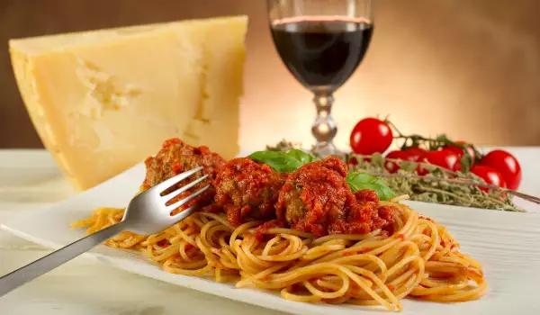 Meatballs on a Bed of Spaghetti