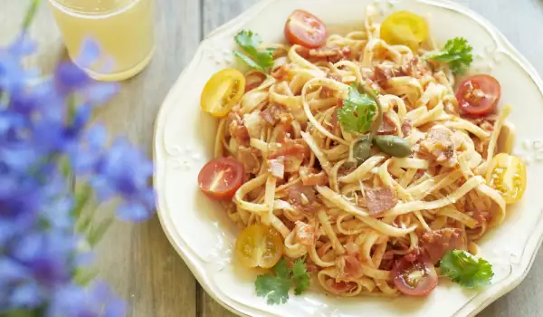 Spaghetti with Ham and Cherry Tomatoes