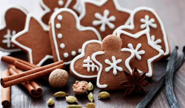 Christmas Gingerbread Cookies with Icing