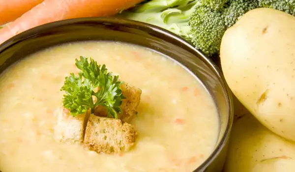 Cream Soup with Potatoes and Parsley