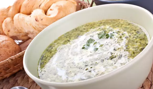 Spinach Soup with Eggs