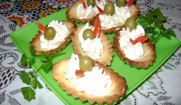 Salty Tartlets with Cream Cheese and Olives