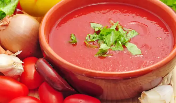 Cold Soup with Tomatoes and Peppers