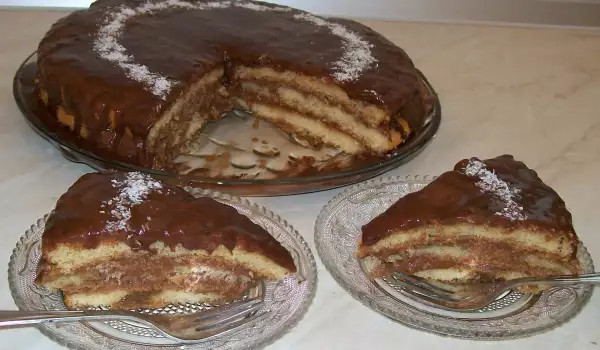 Cake with Chocolate and Bananas