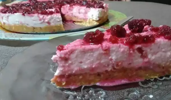 Cheesecake with Cottage Cheese and Raspberry Jam