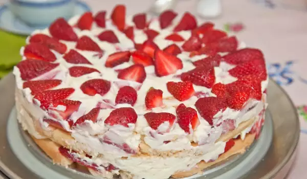 Biscuit Cake with Strawberries