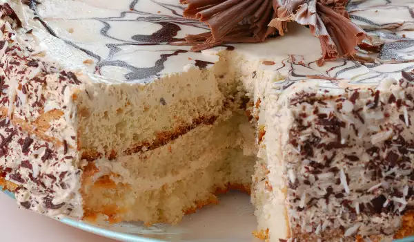 Cake with Cream and White Chocolate