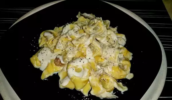 Tortellini With Cream Sauce and Cheese