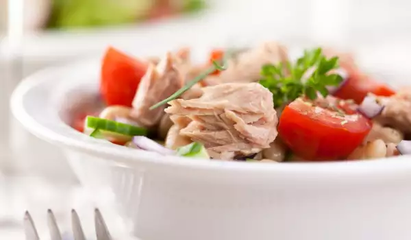 Salad with Tuna and Corn