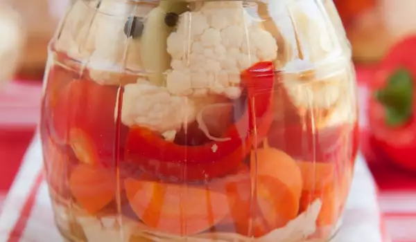 Pickled Peppers with Cauliflower and Carrots