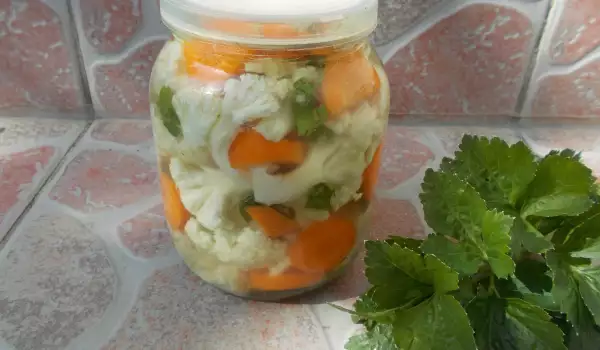 Cauliflower and Carrot Pickle