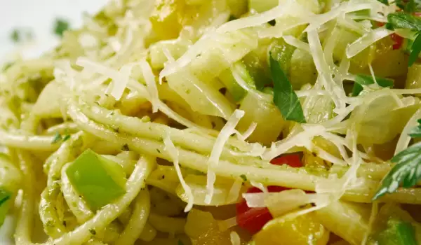 Fast Salad with Pasta and Zucchini