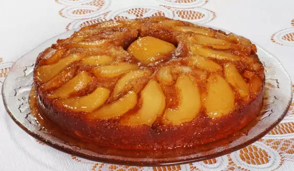 Exquisite Cake with Peaches