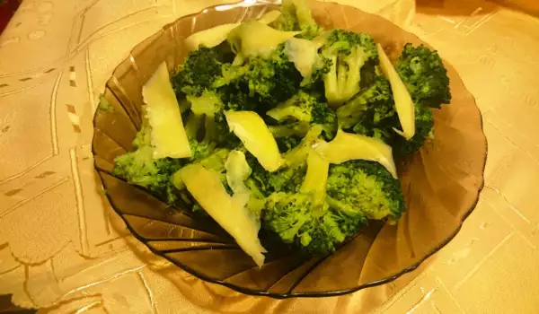 Steamed Broccoli in Butter