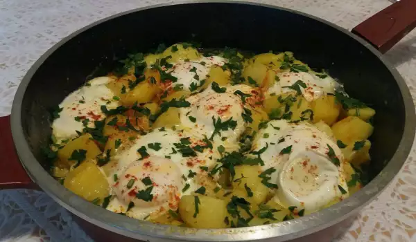 Stewed Potatoes with Eggs Under a Lid