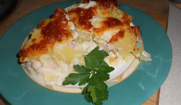 Casserole with Potatoes, Ham and Pickles