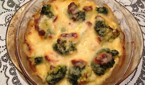 Quick Dinner with Broccoli, Potatoes and Processed Cheese