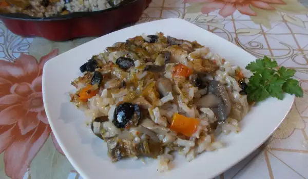 Casserole with Mushrooms, Leeks, Rice and Olives